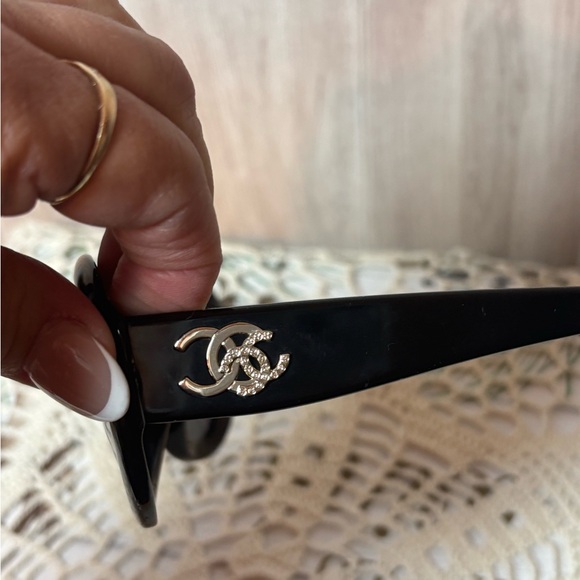 Chanel Black Polarized Sunglasses Women’s - Picture 10 of 12
